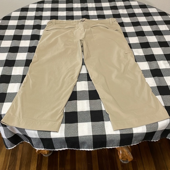 Eddie Bauer Sport Adjustable Capri's Size 10 Stretch 4 Zipper pockets Tan Hiking - Picture 9 of 16